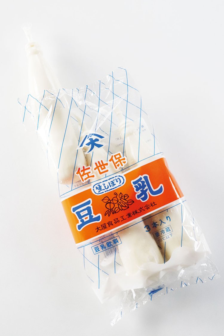 長崎県佐世保の「佐世保豆乳」3本入りは、伊万里育ちの竹田兄弟にとってもソウルフード。