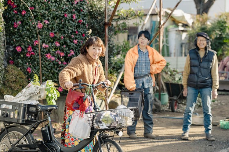 清水親子に見守られて出発。