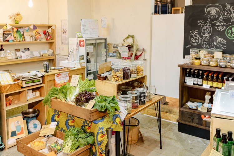 『量り売りとまちの台所 野の』。