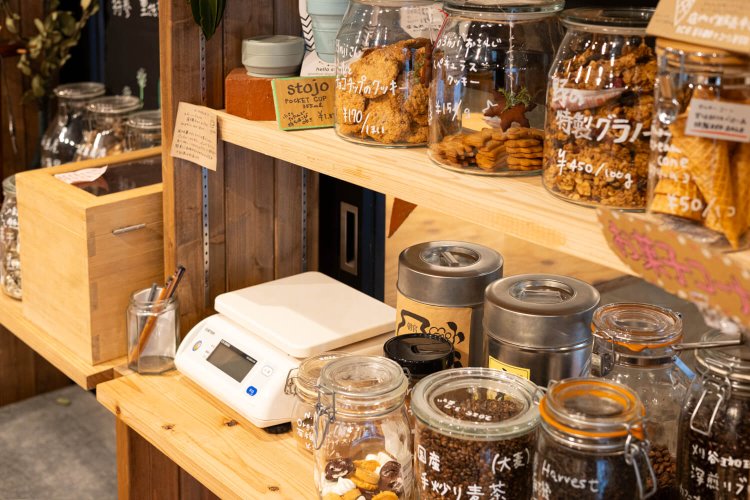 『野の』は周辺地域の商品も量り売り。