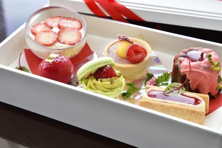 『山のホテル［ラウンジ］』の「エトレンヌ」2000円。