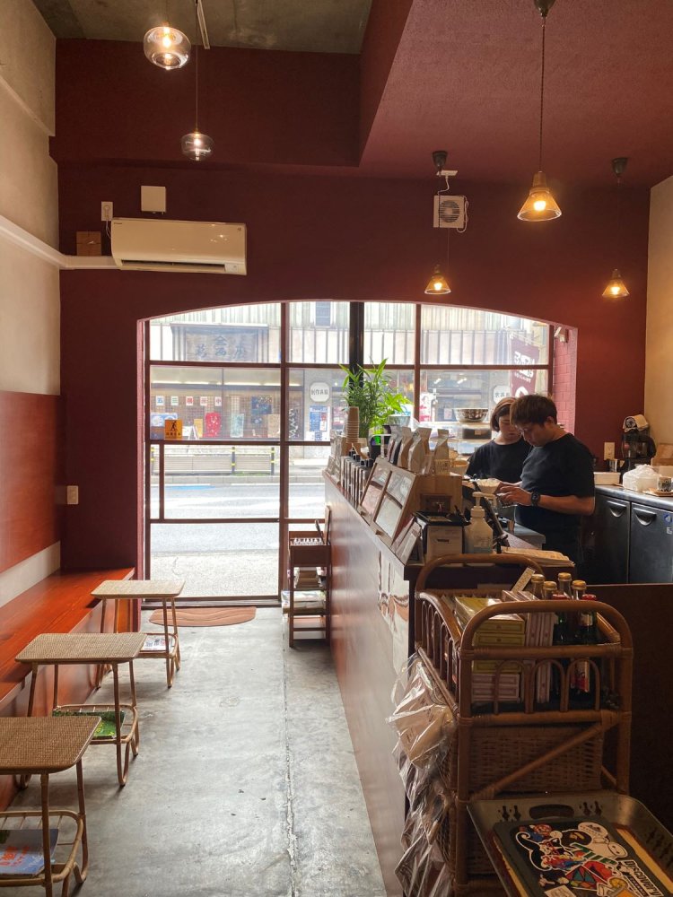 料理人の常連さんとの気の置けないひと時。