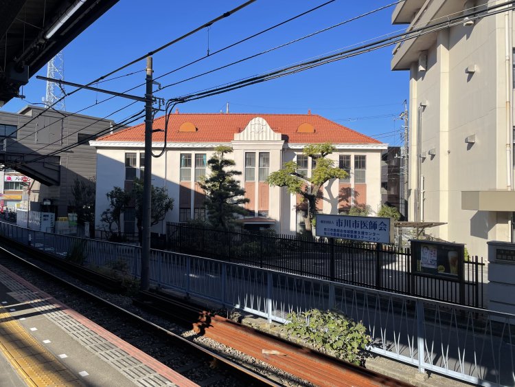 市川真間駅ホームからの眺め。