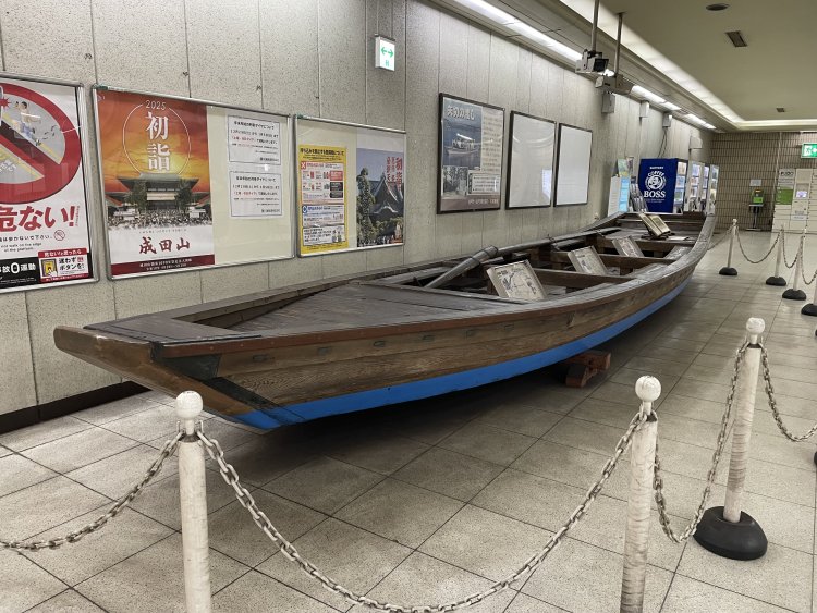 陸で見る舟は迫力がある。