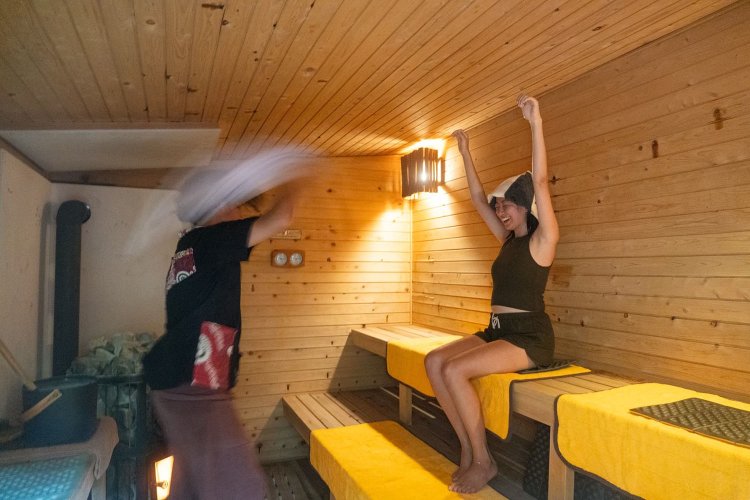 専属熱波師によるプレミアム熱波で、フレッシュな亜熱帯の空気を全身に取りこむ。