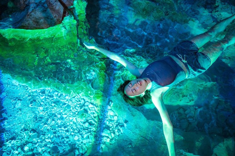 鍾乳洞の素晴らしさを全身で感じる。