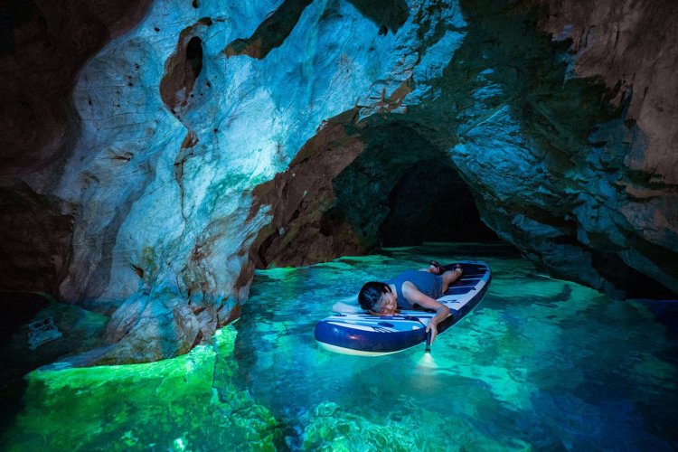 30万年前から存在する鍾乳洞にいることに胸が高鳴る。