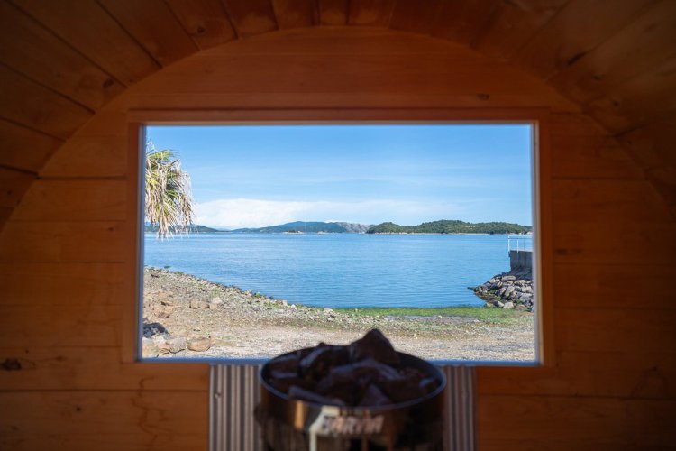 窓に映る景色は圧倒的な非日常。