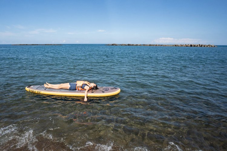 SUPに乗って外気浴！　夢のような日本海サウナ。