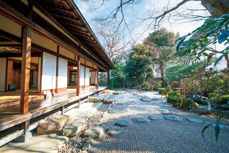 双樹亭は安政4年（1857）ごろの建物を復元。