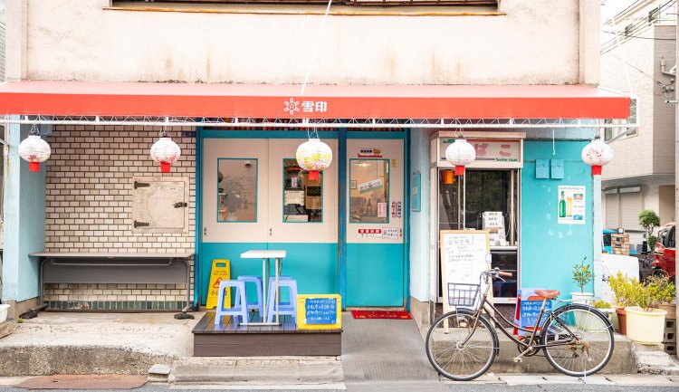 外観も牛乳店時代の外装が残る。