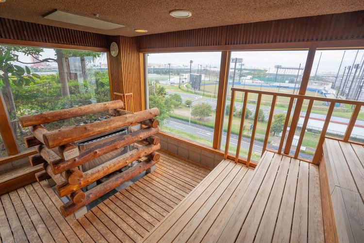舞浜エリアを一望できるビューサウナ。