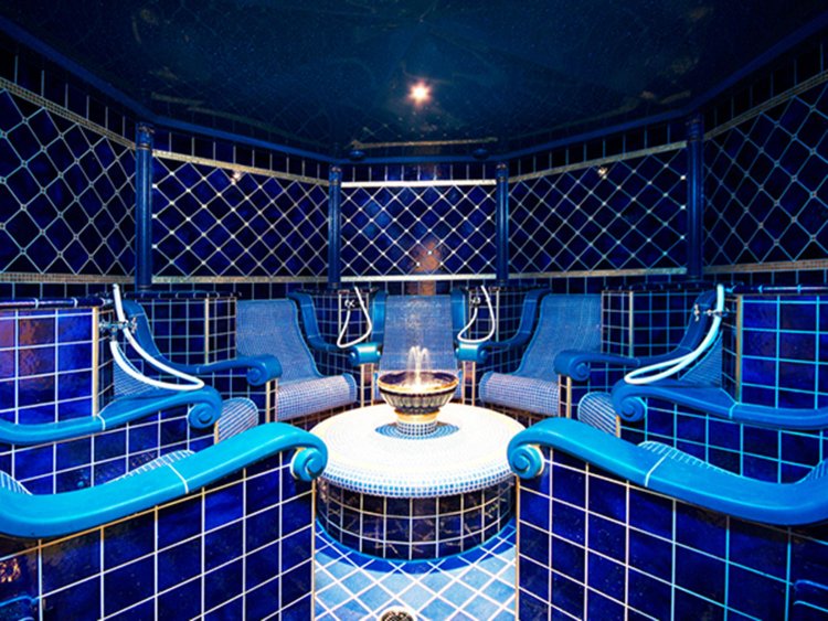 おだやかに温められた蒸気が広がる、蒸気浴カルダリウム。