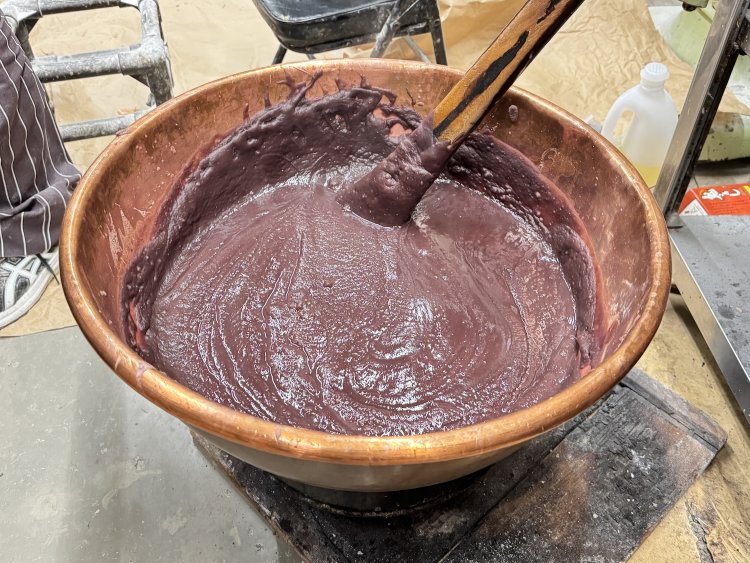 取材時、あんこを作っておりました。