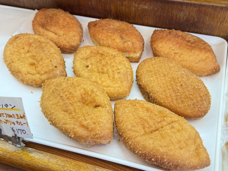カレーパン170円は中身がぎっしり。