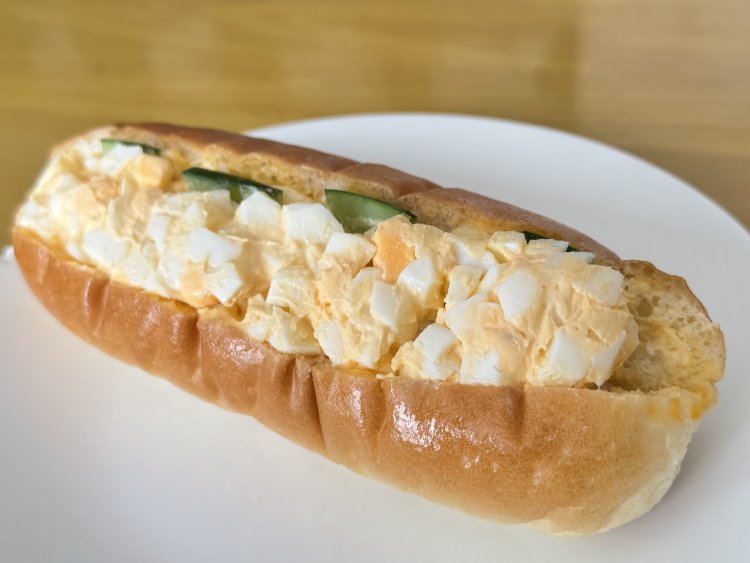 玉子パン220円は具材がぎっしり。