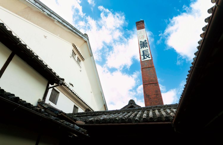 江戸～大正時代築の『薫長（くんちょう）酒造』の蔵は建築当時の姿を残す。