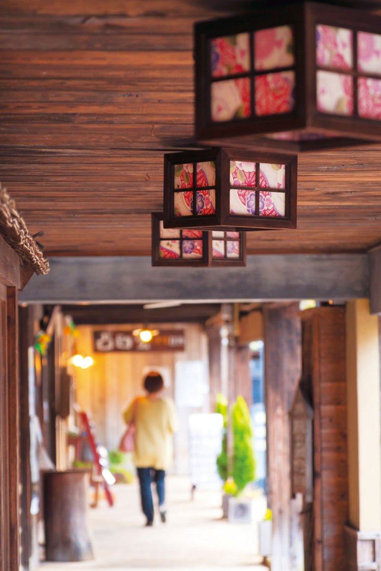 どこを歩いても風情がある豆田町の御幸通り。