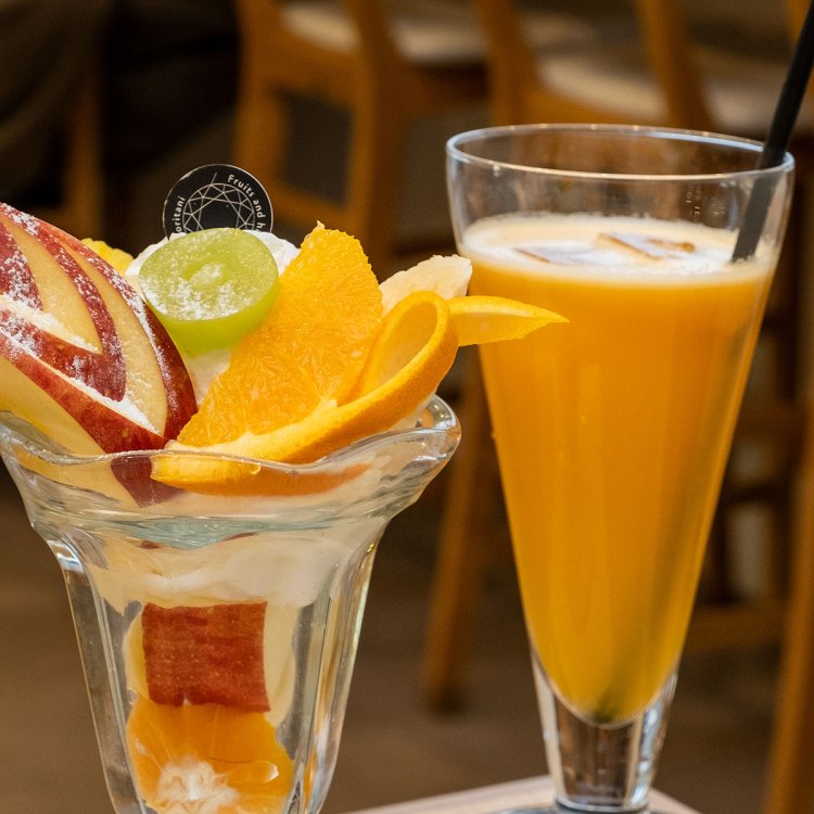 果物本来の甘みに舌を巻くコールドプレスジュースも一緒に。