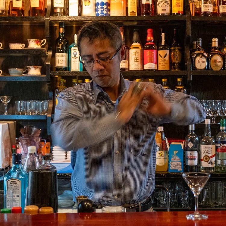 慕われた前オーナーから店を継いだ現代表の髙島宏幸さん。