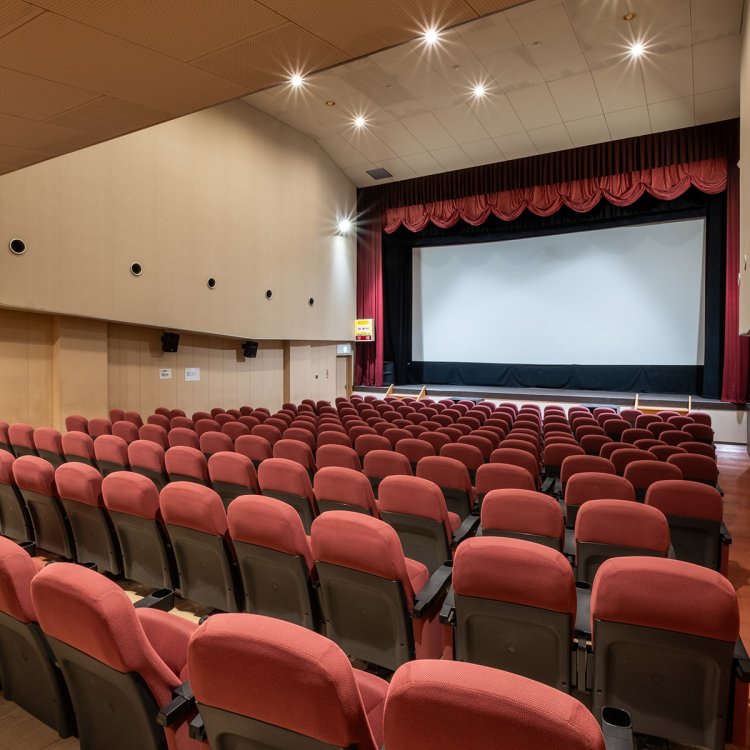 市民らの熱意で見事によみがえった劇場内部。