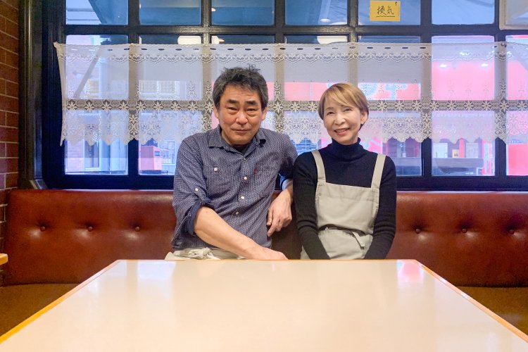 島崎弘さんと明子さん。2人で旅行するのが趣味とのこと。