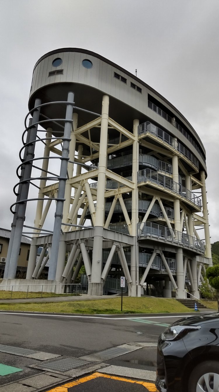 高知県黒潮町にある津波避難タワー。町内では、南海トラフ地震の発生により国内最大の34ⅿの津波が想定されている。