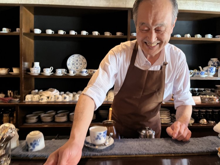 『武蔵野珈琲店』のマスター。