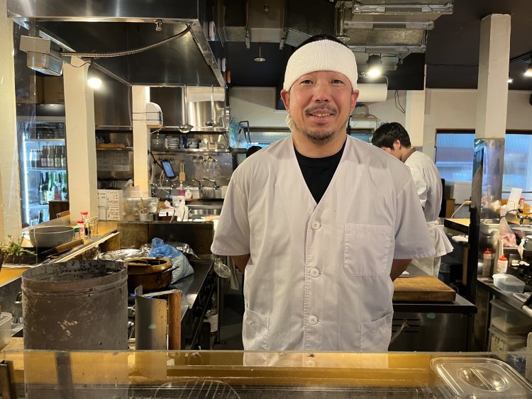 ノンジャンルでおいしいものが大好きな店主の小川勇一さん。