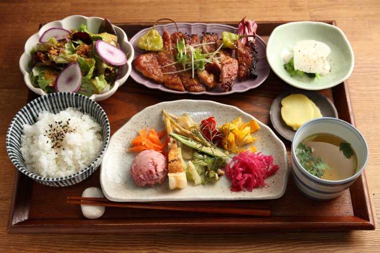 藁屋 WARAYA（わらや）