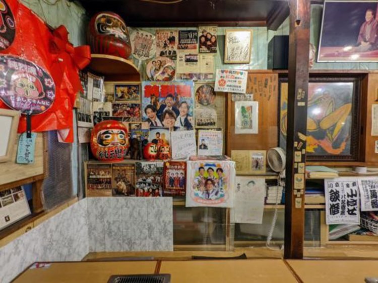 壁一面に純烈が！