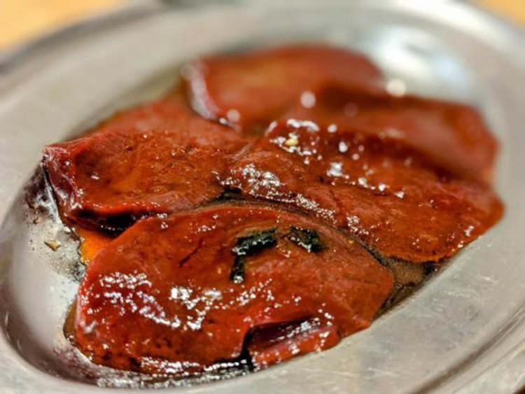 鮮度抜群の国産牛レバー。