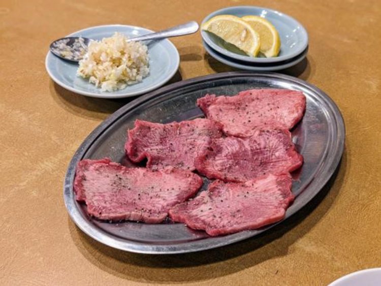 ぶ厚い牛タン。