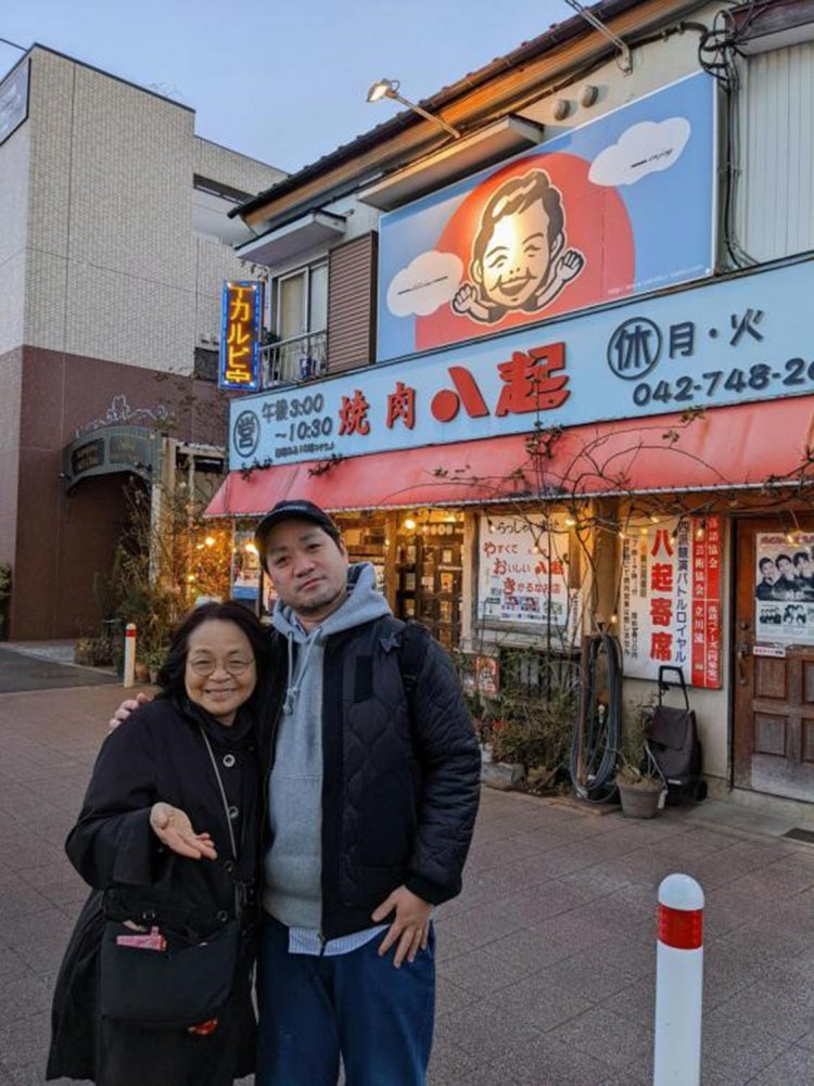 女将さん（左）と筆者。