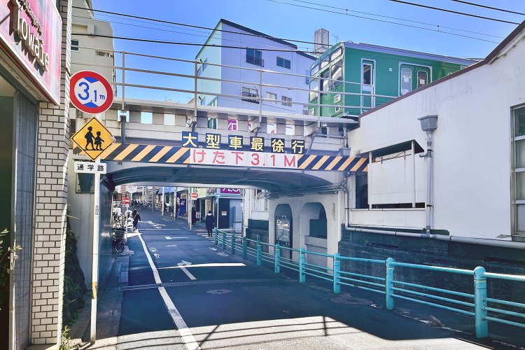 橋を北側から見たところ。