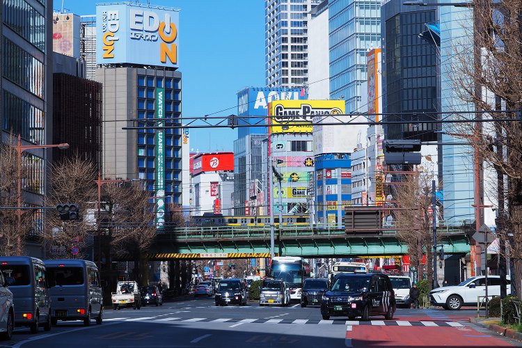 【東京街角クイズ】この写真、どこの架道橋（ガード）でしょう？