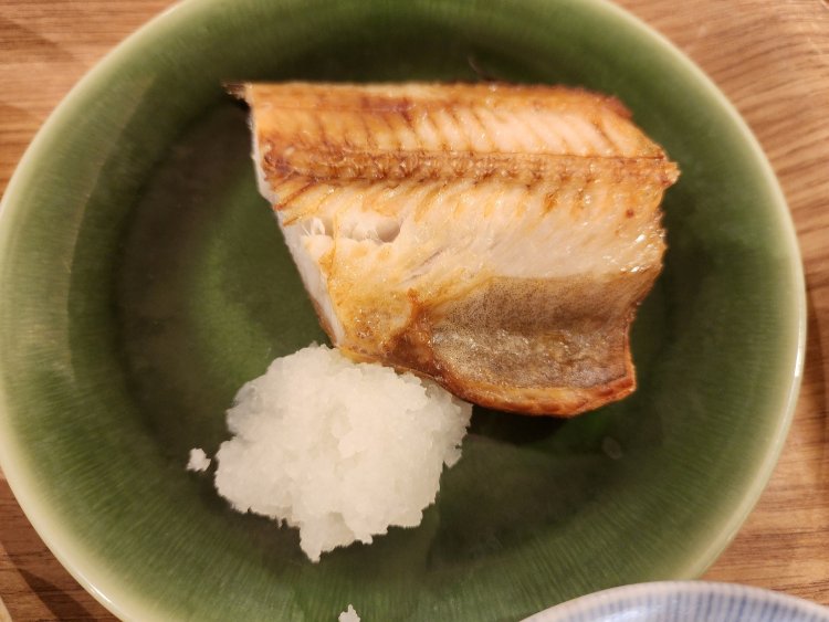 ふっくらと焼き上げられたホッケ。