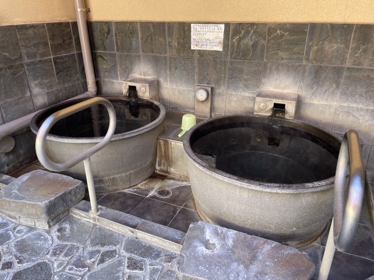 水曜は漢方湯、土曜日は温泉になる壺湯。