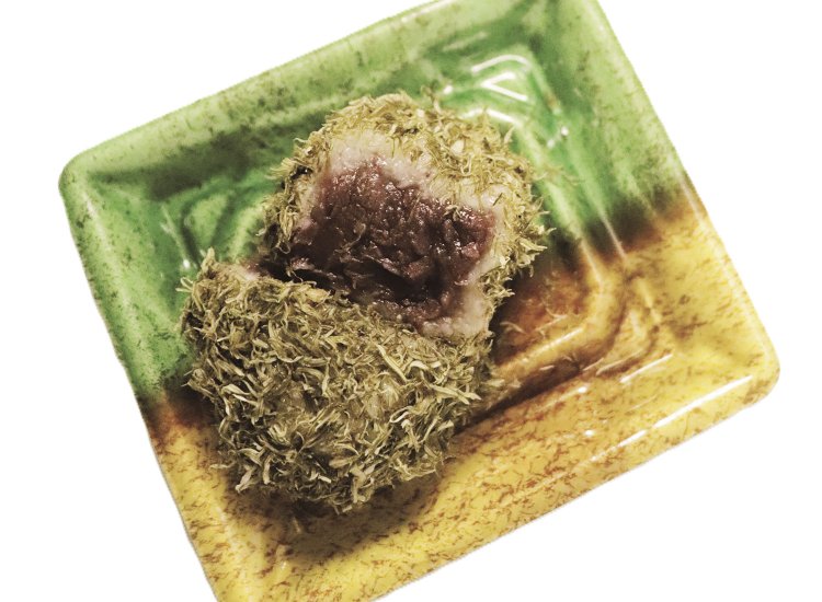 おはぎを「黒とろろ昆布」で包んだ話題の自家製スイーツ「昆布おはぎ」。独特な甘じょっぱさで「お弁当・お惣菜大賞2024」スイーツ部門入賞。