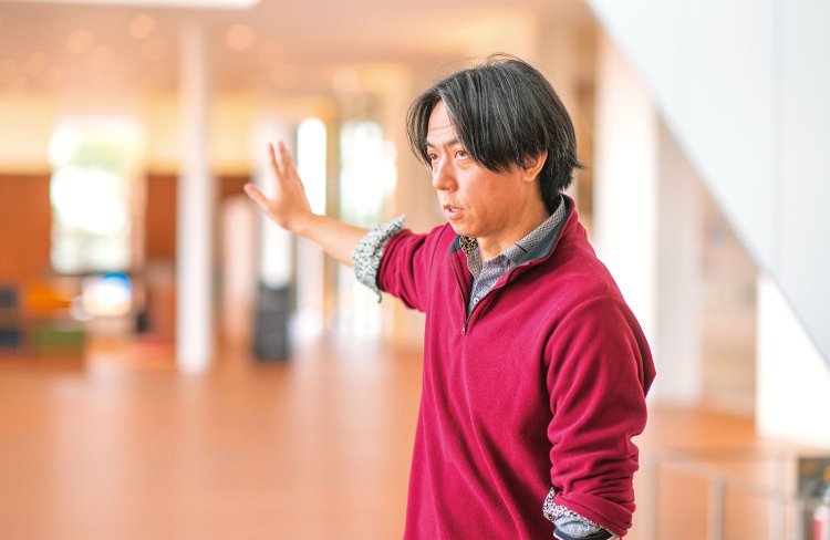 広報担当の小島良平さん。「アートを楽しめるイベントなども企画中です」。