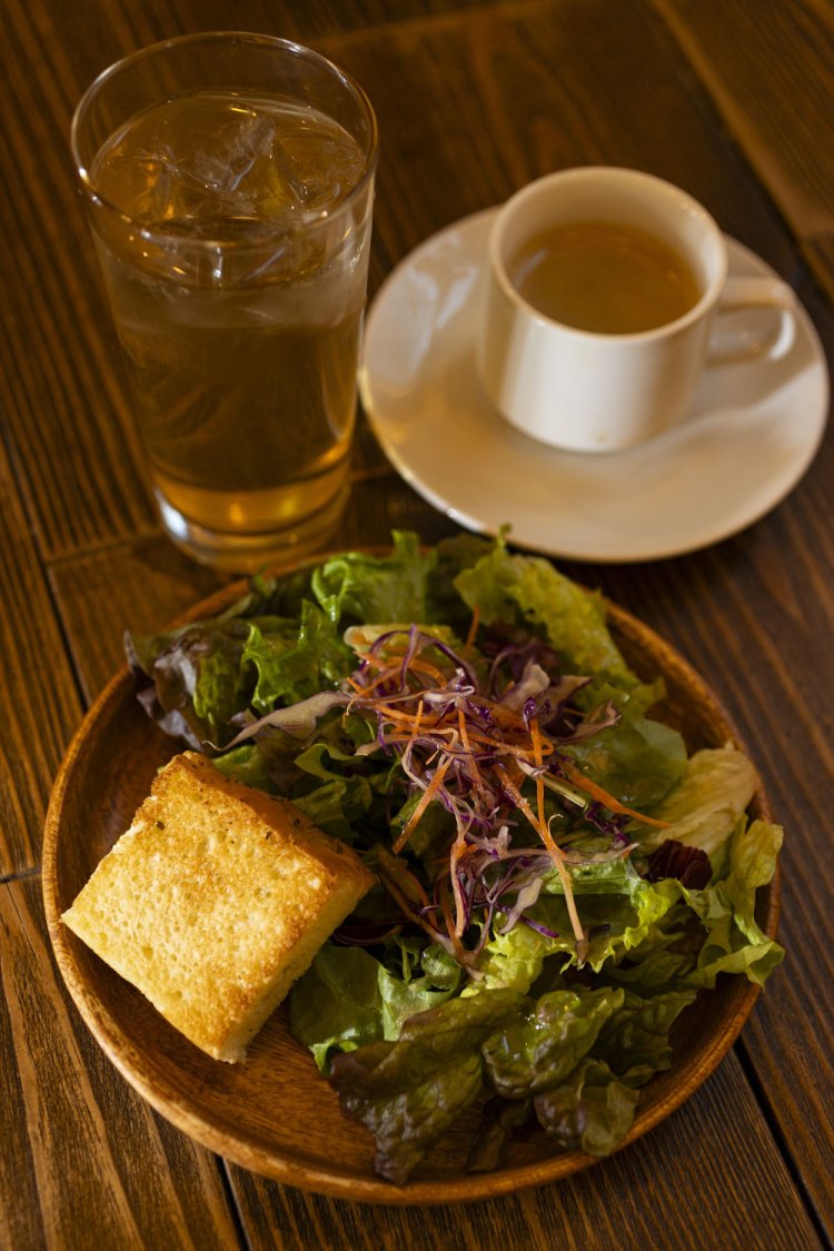 ランチセット1000円。破壊級のコスパの良さ。