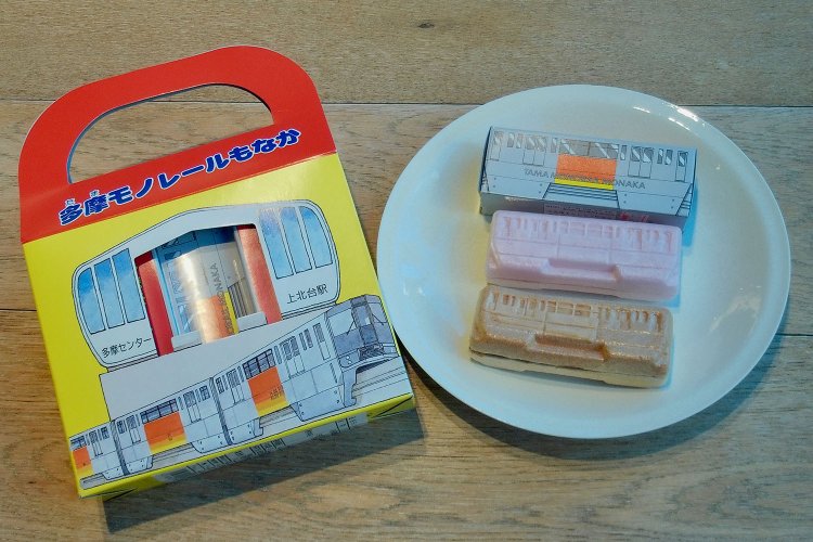 多摩モノレールもなか5個入り900円。動物園に行くお子さんも喜びそうなハンドバッグ型の外箱だ。