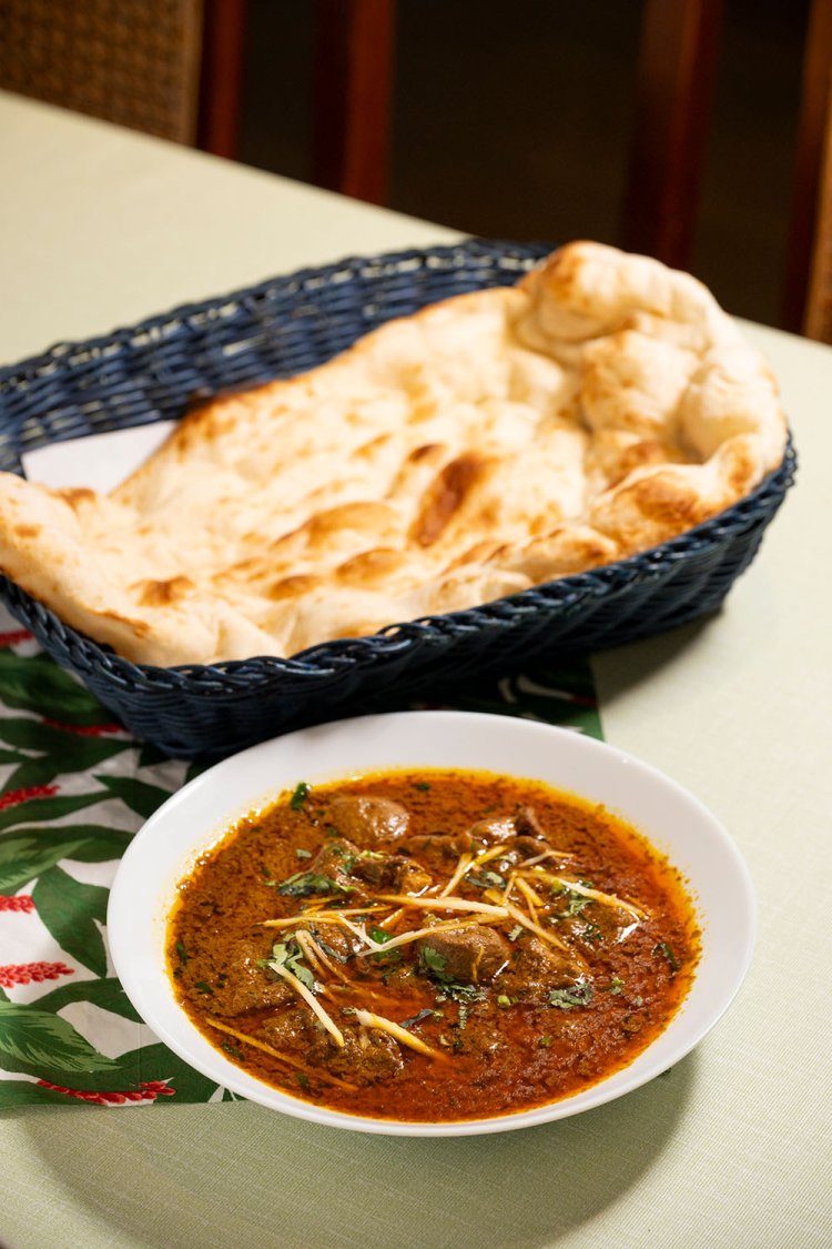 羊の肝臓とレバーを煮込んだグルダカレジは1300円。