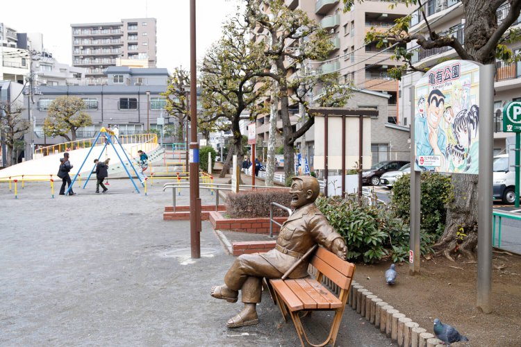 北口亀有公園の両さん。隣に座って写真を撮りたい。