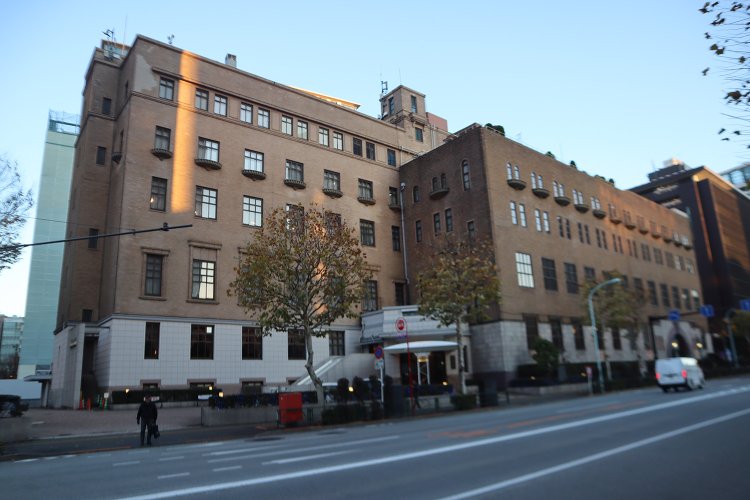 全景 (1)学士会館