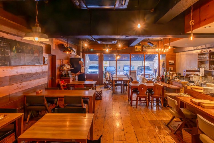 全45席。ソファや掘りごたつ席もある。