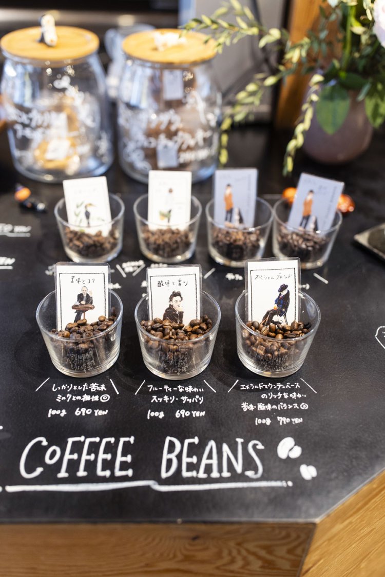 注文カウンターには豆の特徴を分かりやすく伝えるディスプレイがある。