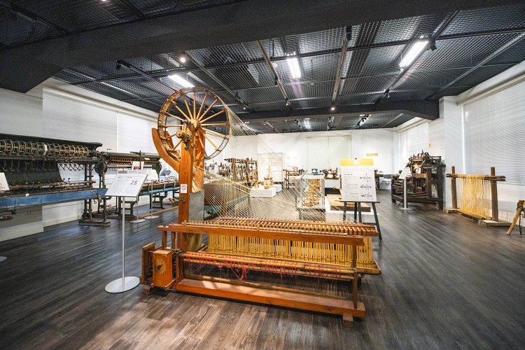 500台を超えるミシンがある。