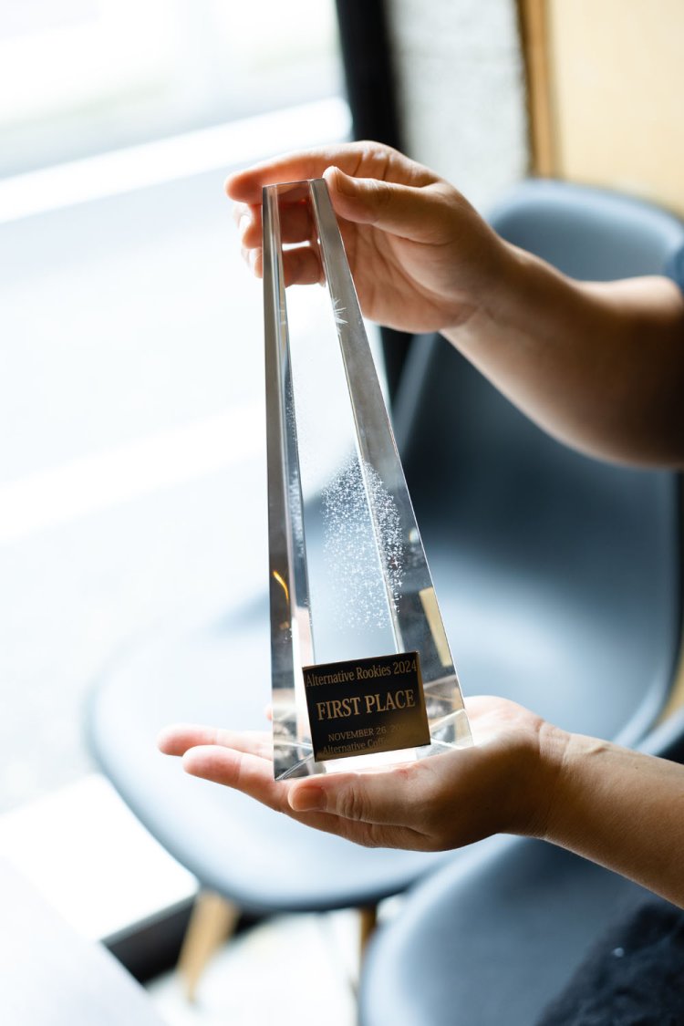 開催間近の主催大会で贈られるトロフィー。