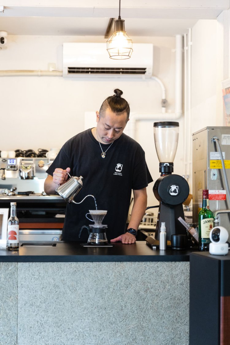 オーナーバリスタの泉谷さん。焙煎も担当。